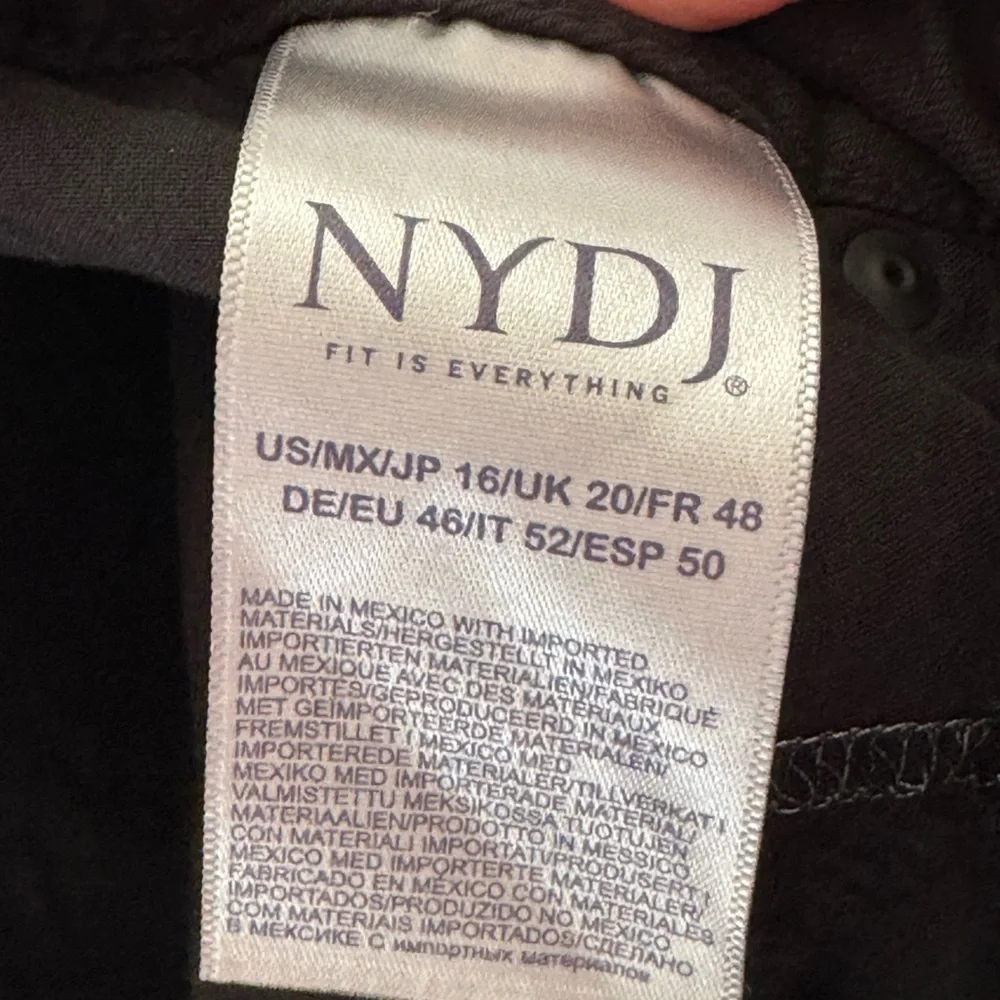 NYDJ Ami Skinny Jeans in Black 16 Like New!!